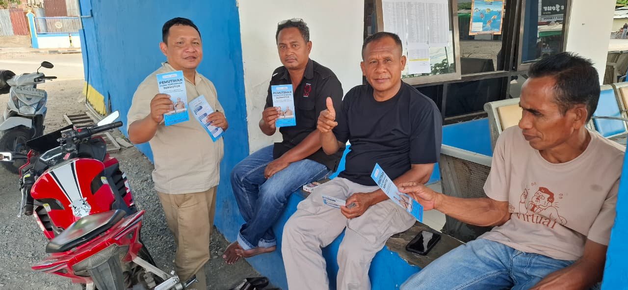 Edukasi Masyarakat, Jasa Raharja Cabang Bima Bagikan Flyer Program Pemutihan Pajak Kendaraan