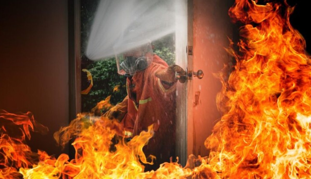 Rumah di Matraman Jaktim Terbakar, Diduga Akibat Korsleting Listrik