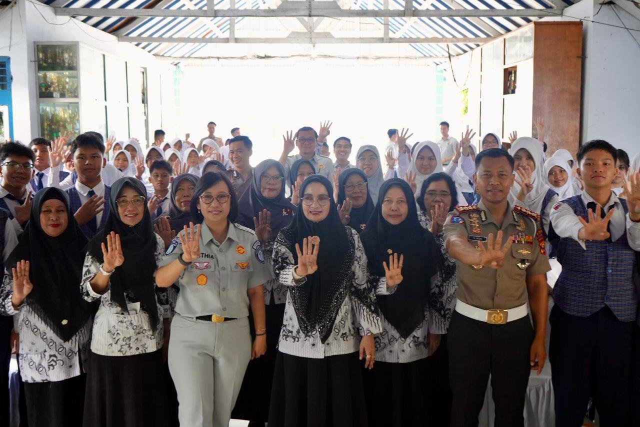 PT Jasa Raharja (Persero) Kanwil Bengkulu Ikuti Sosialisasi Aturan dan Budaya Tertib Berlalu Lintas di SMPN 4 Kota Bengkulu