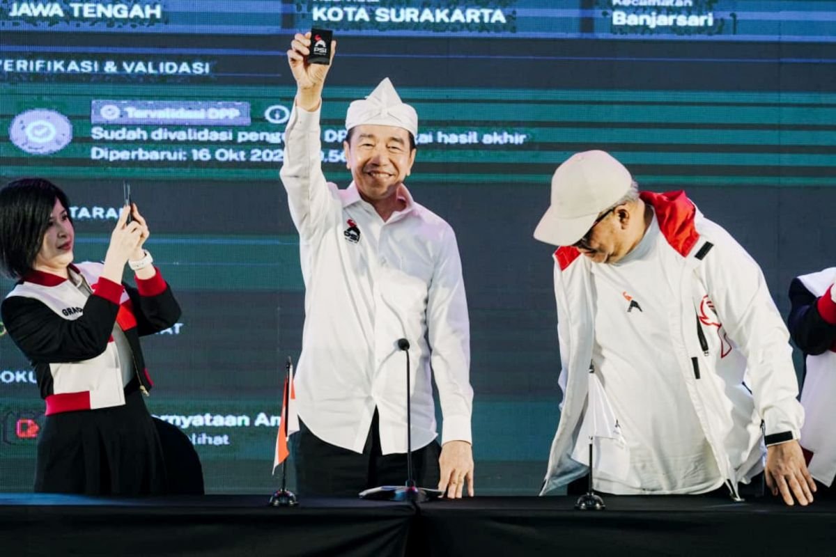 Jokowi Pamer KTA PSI, Tegaskan Resmi Jadi Kader Sejak Oktober 2025