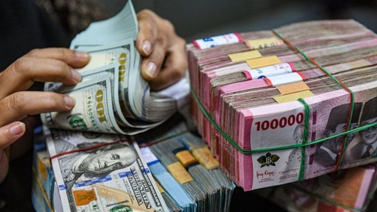 Rupiah Dibuka Melemah ke Rp17.997 per Dolar AS, Investor Cermati The Fed