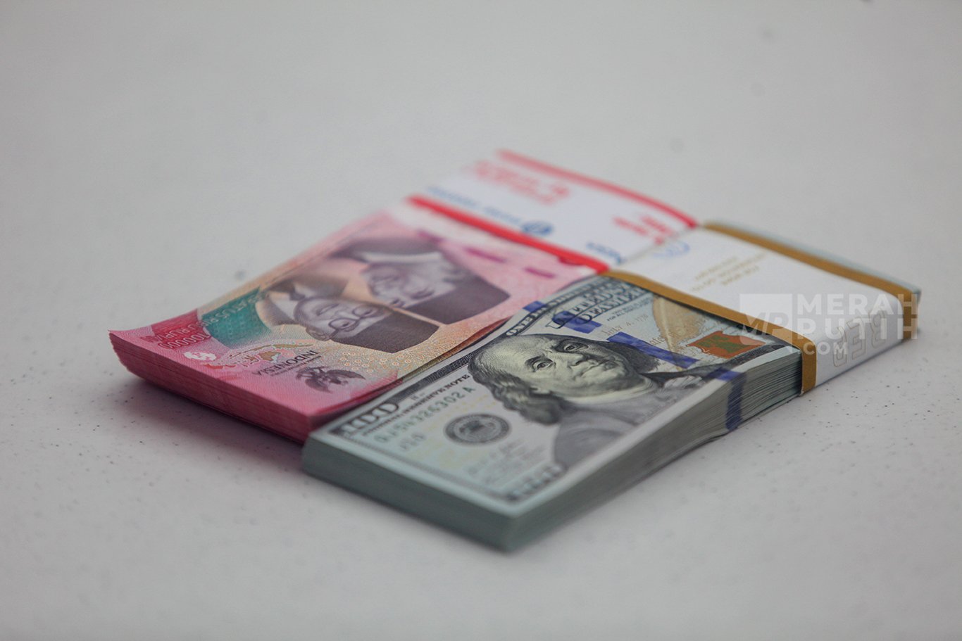Rupiah Hari Ini Menguat ke Rp17.715 per Dolar AS