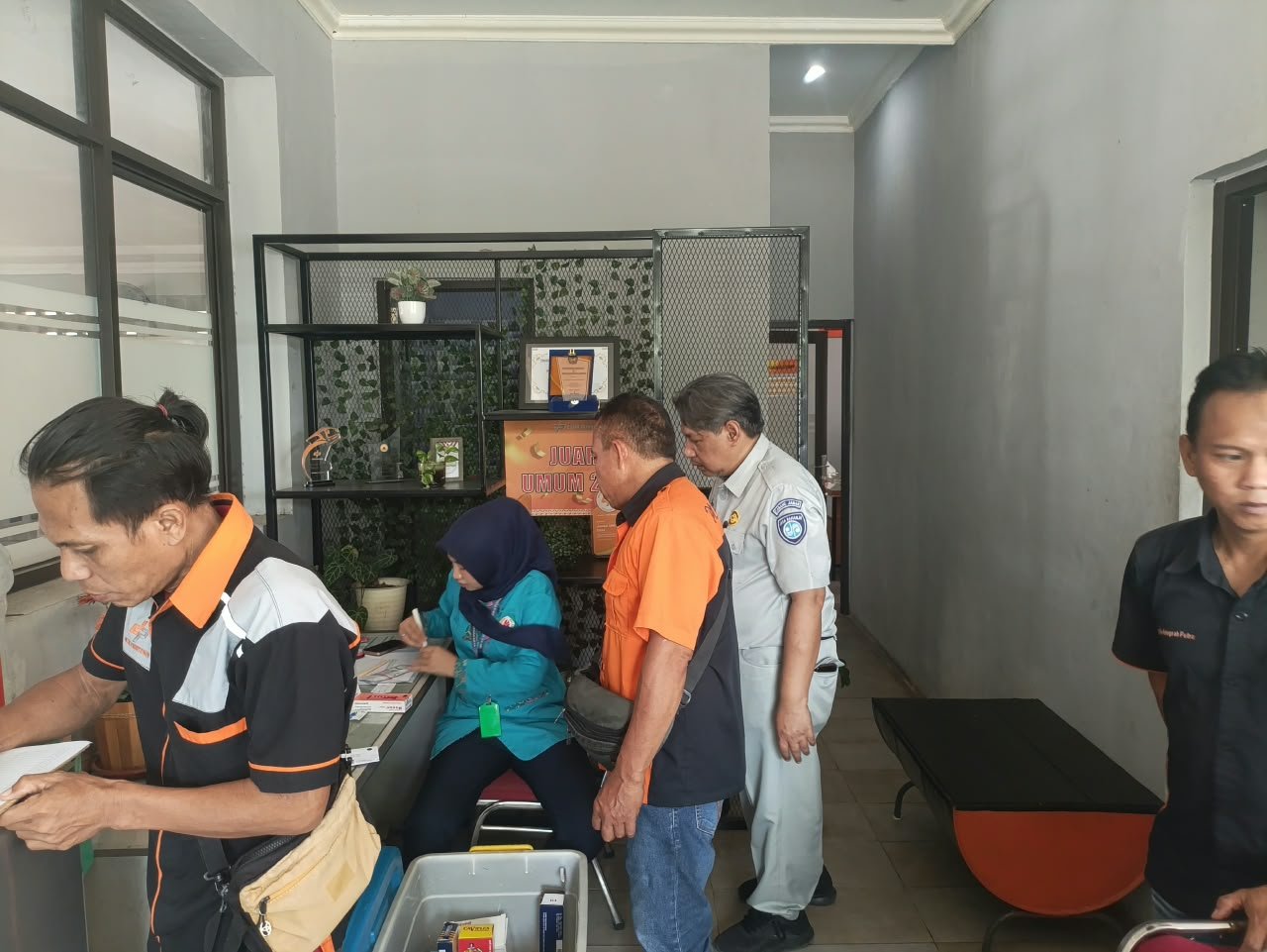 Tingkatkan Keselamatan dan apresiasi, Jasa Raharja Purwakarta Gelar Pemeriksaan Kesehatan Gratis untuk Pengemudi dan Awak Bus PO Dutra Parahyangan (Berlio)