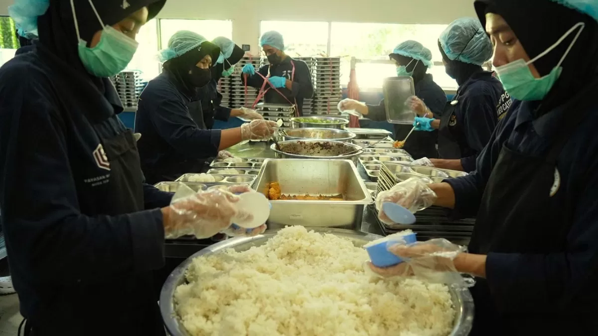 BGN Minta Sekolah Cek Keamanan Makanan MBG Sebelum Dibagikan ke Siswa